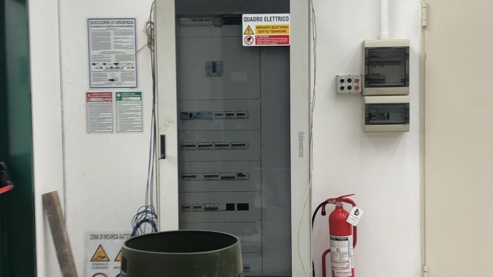 Estintore e cartello quadro elettrico